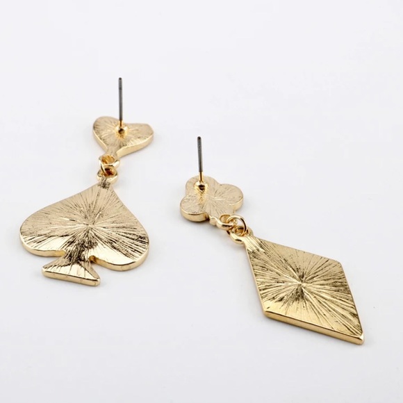 ALICE IN WONDERLAND MISMATCH “MAD” DANGLE EARRINGS - Picture 3 of 3